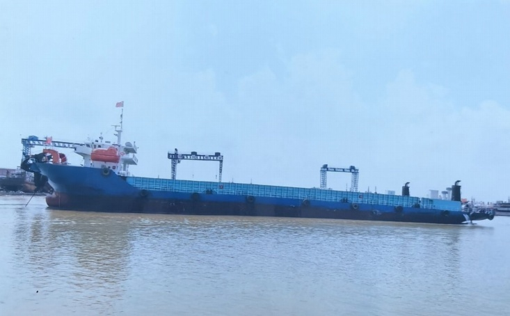Deck barges